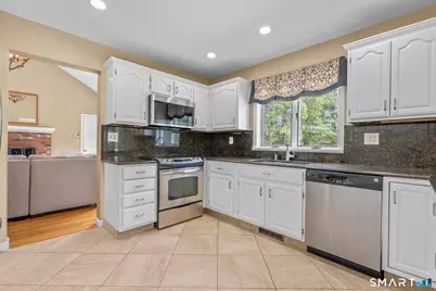 32 Justine Drive, North Haven, CT 06473 - Photo 5