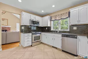 32 Justine Dr, North Haven, CT 06473 - Photo 5