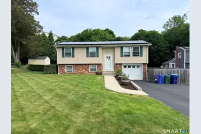 4 Harbor View Avenue, Waterford, CT 06385 - Photo 1