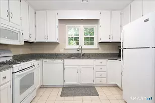 34 Hawley Glen, Stratford, CT 06614 - Photo 7