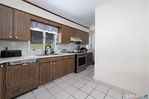 33 Maplewood St, Waterbury, CT 06708 - Photo 5