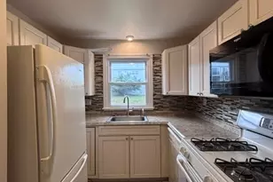 14 Carriage Path N, Milford, CT 06460 - Photo 3