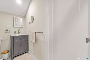 462 Glendale Ave, Bridgeport, CT 06606 - Photo 17