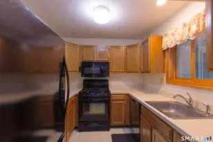 144 Barn Finch Cir, Naugatuck, CT 06770 - Photo 11