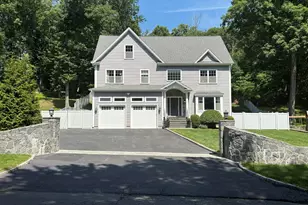 17 Woodlawn Dr, Trumbull, CT 06611 - Photo 1