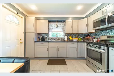 25 Oakwood Street, Bridgeport, CT 06606 - Photo 7