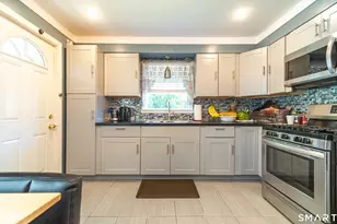 25 Oakwood St, Bridgeport, CT 06606 - Photo 7