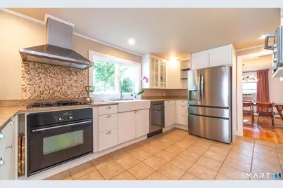 137 Mohawk Drive, West Hartford, CT 06117 - Photo 17