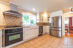 137 Mohawk Dr, West Hartford, CT 06117 - Photo 17