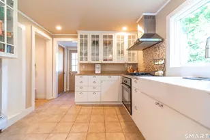 137 Mohawk Dr, West Hartford, CT 06117 - Photo 19