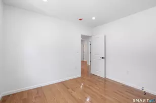 24 Gaspee Rd, Bridgeport, CT 06606 - Photo 17