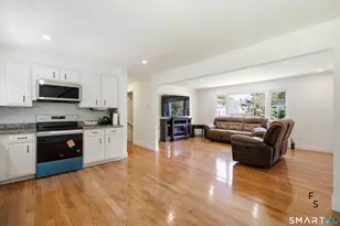 24 Gaspee Rd, Bridgeport, CT 06606 - Photo 7