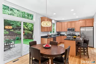 7 Ellsworth Pl, Avon, CT 06001 - Photo 5