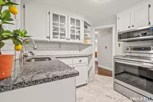 12 Iroquois Rd, West Hartford, CT 06117 - Photo 9