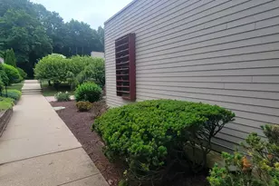 37 Charlton Hill Rd, Hamden, CT 06518 - Photo 7