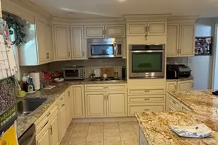 438 Clement Ln, Orange, CT 06477 - Photo 13