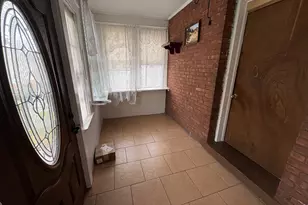 8 Erwin Pl, New Britain, CT 06051 - Photo 3