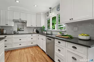 17 Pumpkin Ln, Norwalk, CT 06851 - Photo 11