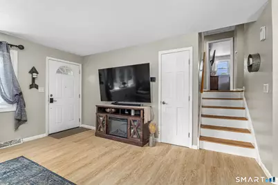 342 South Elm Street, Windsor Locks, CT 06096 - Photo 3