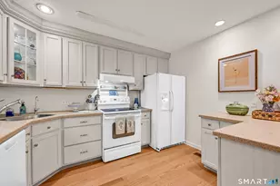 402 Lakeview Dr, Southington, CT 06489 - Photo 9