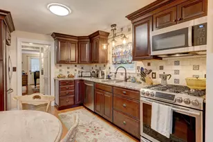338 Ridgewood Rd, West Hartford, CT 06107 - Photo 11