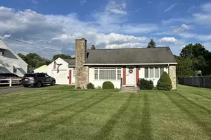 16 Locust St, Plainville, CT 06062 - Photo 1