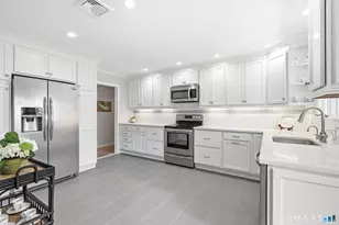109 Field Point Dr, Fairfield, CT 06824 - Photo 17