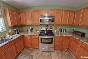 21 Hillcrest Ave, Meriden, CT 06451 - Photo 9