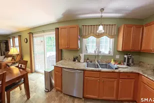 21 Hillcrest Ave, Meriden, CT 06451 - Photo 11