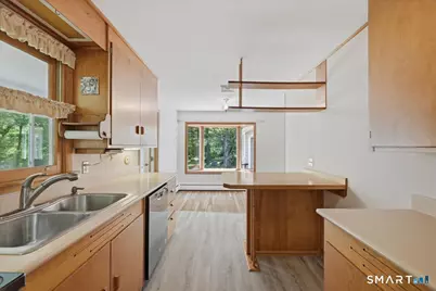 8 Roxbury Court, East Lyme, CT 06357 - Photo 13