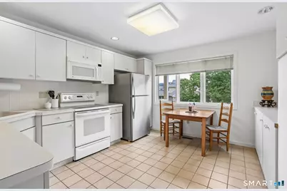 11 Boulevard Drive #10-45, Danbury, CT 06810 - Photo 5