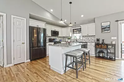 2 Cordone Circle, West Haven, CT 06516 - Photo 9