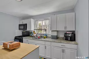 110 Hawthorne St, Manchester, CT 06042 - Photo 7