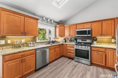 70 Vivian Street, Waterford, CT 06385 - Photo 5