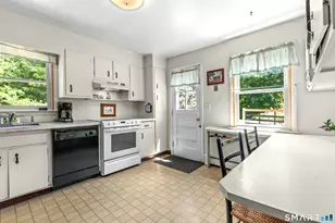 8 Oakledge Cir, Norwalk, CT 06854 - Photo 7