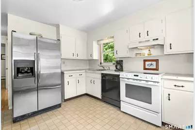 8 Oakledge Circle, Norwalk, CT 06854 - Photo 7