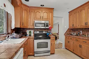 9 Old Country Rd, Oxford, CT 06478 - Photo 9