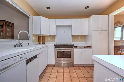 690 Forest Road #382, West Haven, CT 06516 - Photo 15