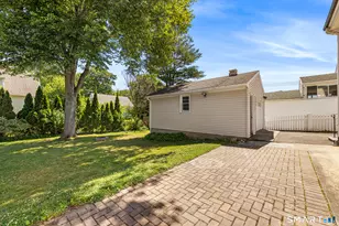 1710 Stratfield Rd, Fairfield, CT 06825 - Photo 35