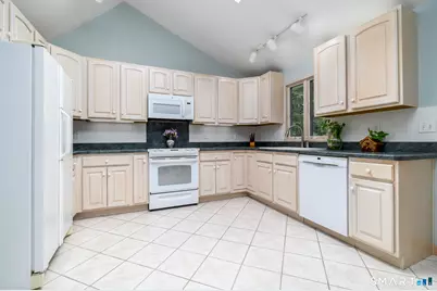 80 Wake Robin Lane, Stamford, CT 06903 - Photo 7