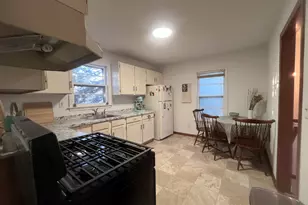 124 Thorpe St, Fairfield, CT 06824 - Photo 11