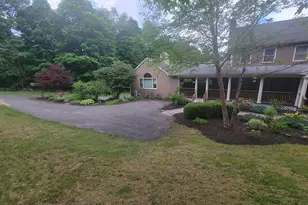 11 Gopher Rd, Newtown, CT 06470 - Photo 9