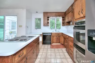 64 Russ Rd, Trumbull, CT 06611 - Photo 7