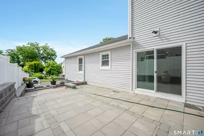 198 Castle Avenue, Fairfield, CT 06825 - Photo 3