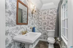 59 W Hill Dr, West Hartford, CT 06119 - Photo 15