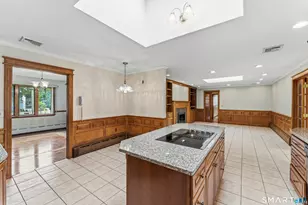 883 Saw Mill Rd, West Haven, CT 06516 - Photo 11