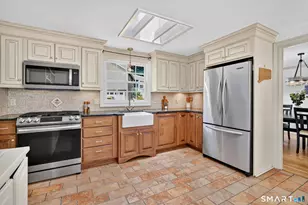 8 Virginia Ln, Simsbury, CT 06070 - Photo 11