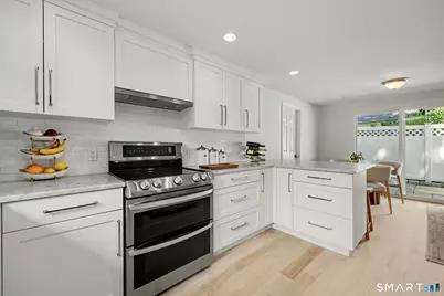 140 East Avenue #140, New Canaan, CT 06840 - Photo 3