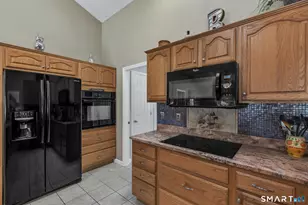 432 Green Hollow Rd, Killingly, CT 06239 - Photo 9