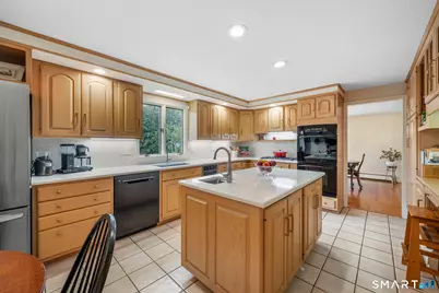 21 Watson Drive, Simsbury, CT 06092 - Photo 9